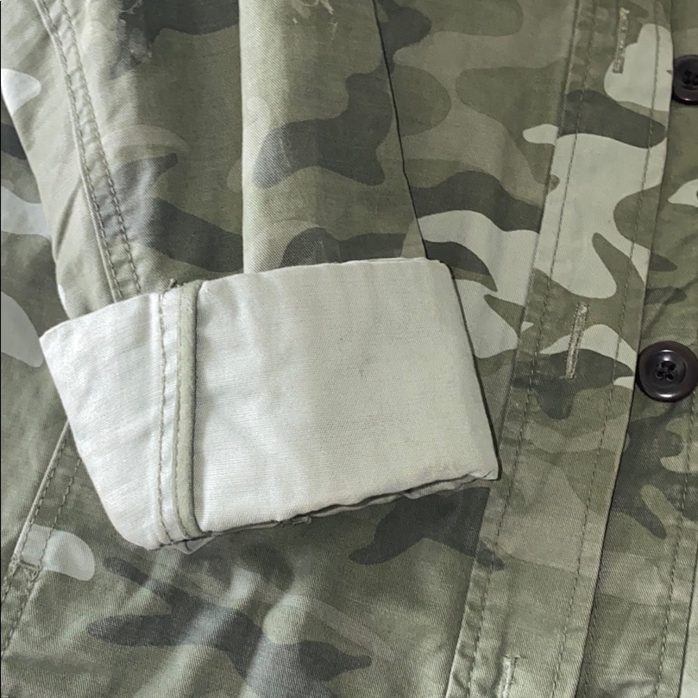 Camo jacket in great condition! Size small - Picture 3 of 7